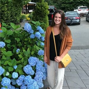 Meet your Posher, Nicole